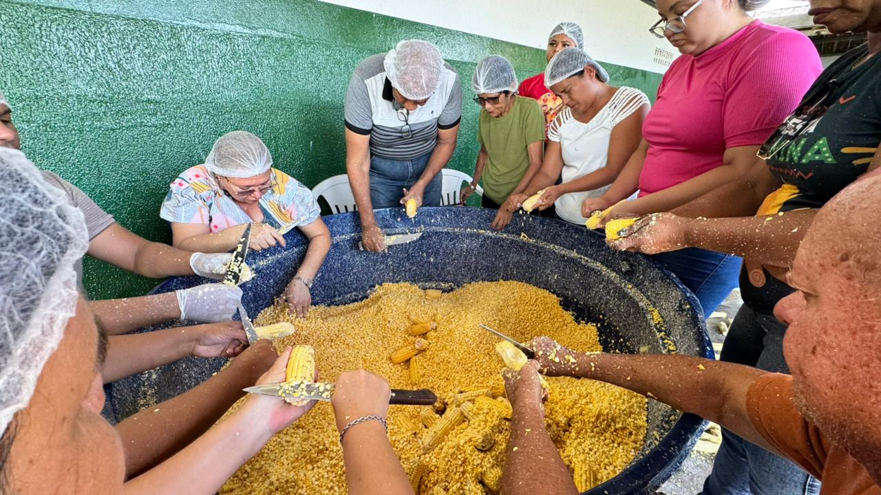 Caaporã fortalece tradição junina com produção da maior pamonha do Brasil