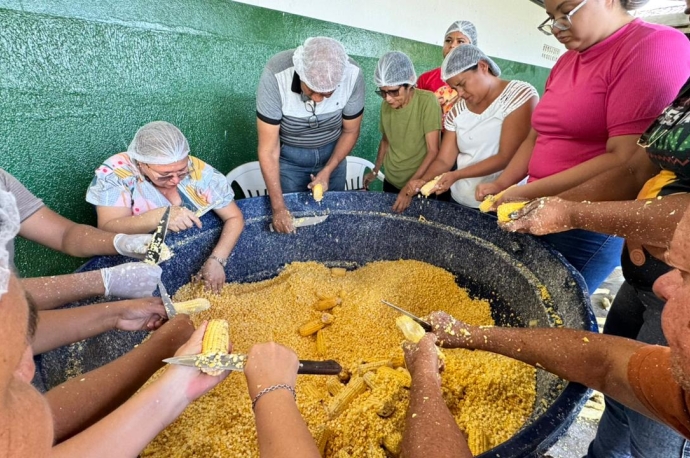 Caaporã fortalece tradição junina com produção da maior pamonha do Brasil