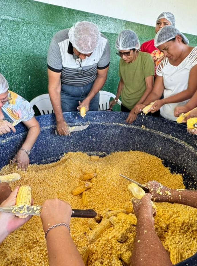 Caaporã fortalece tradição junina com produção da maior pamonha do Brasil