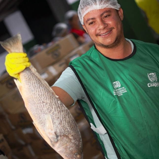 Caaporã distribui 22 toneladas de peixe na Semana Santa