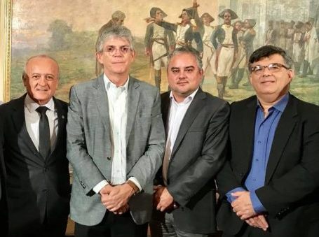 Governador assina ordem de serviço nas cidades de Caaporã e Alhandra para restauração da PB-034