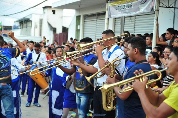 Prefeitura de Caaporã realiza tradicional desfile Cívico e leva multidão às ruas da cidade