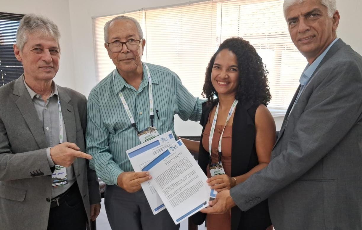 Caaporã firma convênio para criação de ponto de recolhimento de lixo eletrônico