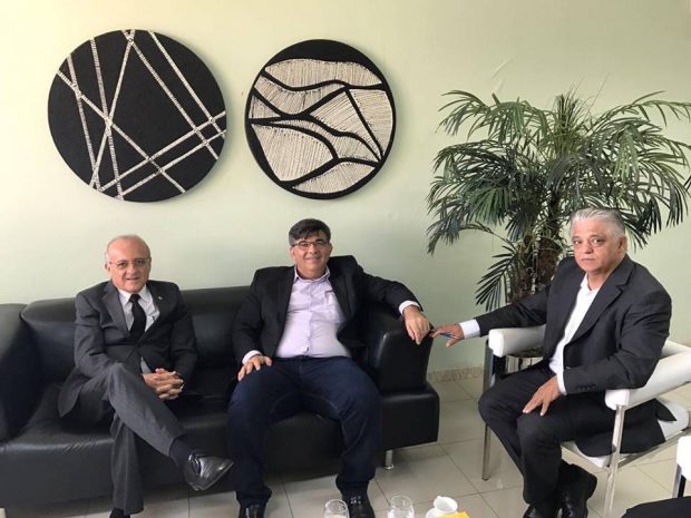 Prefeito de Caaporã e deputado estadual se reúnem com secretário para pedir reforço na Segurança