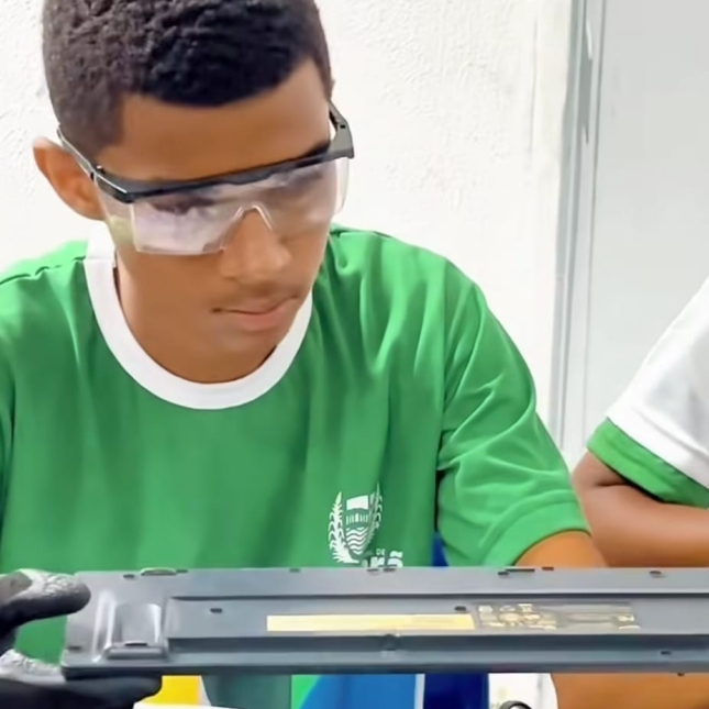 Caravana de Ciência e Tecnologia leva inovação e sustentabilidade à Escola Severina Helena
