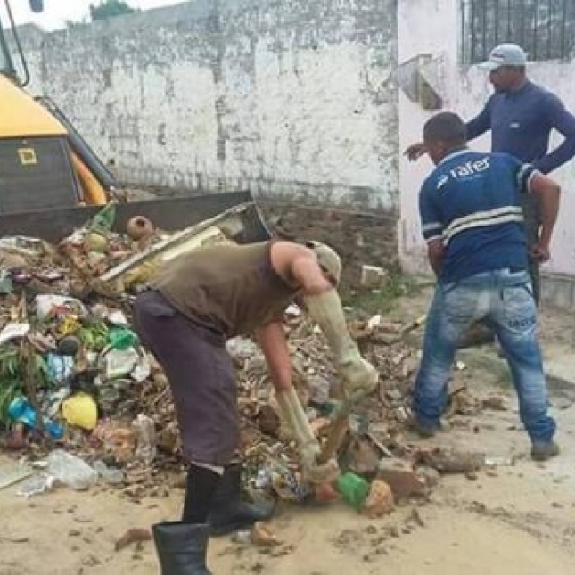 Prefeitura de Caaporã realiza mutirão da limpeza e terraplanagem em ruas da cidade