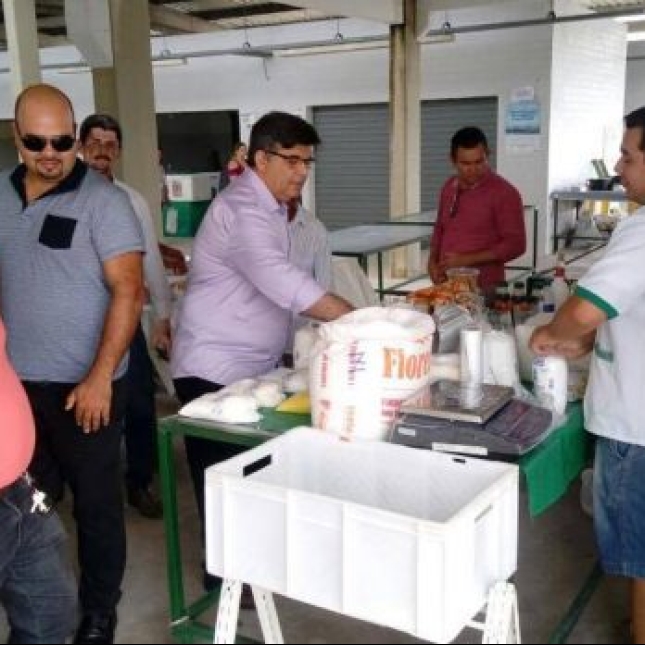 Iniciativa da prefeitura possibilita que agricultores de Caaporã comercializem produtos no Cecaf em João Pessoa
