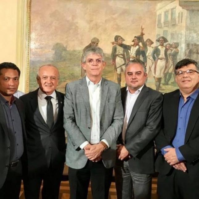 Caaporã conquista escola e prefeito comemora parceria com Governo do Estado