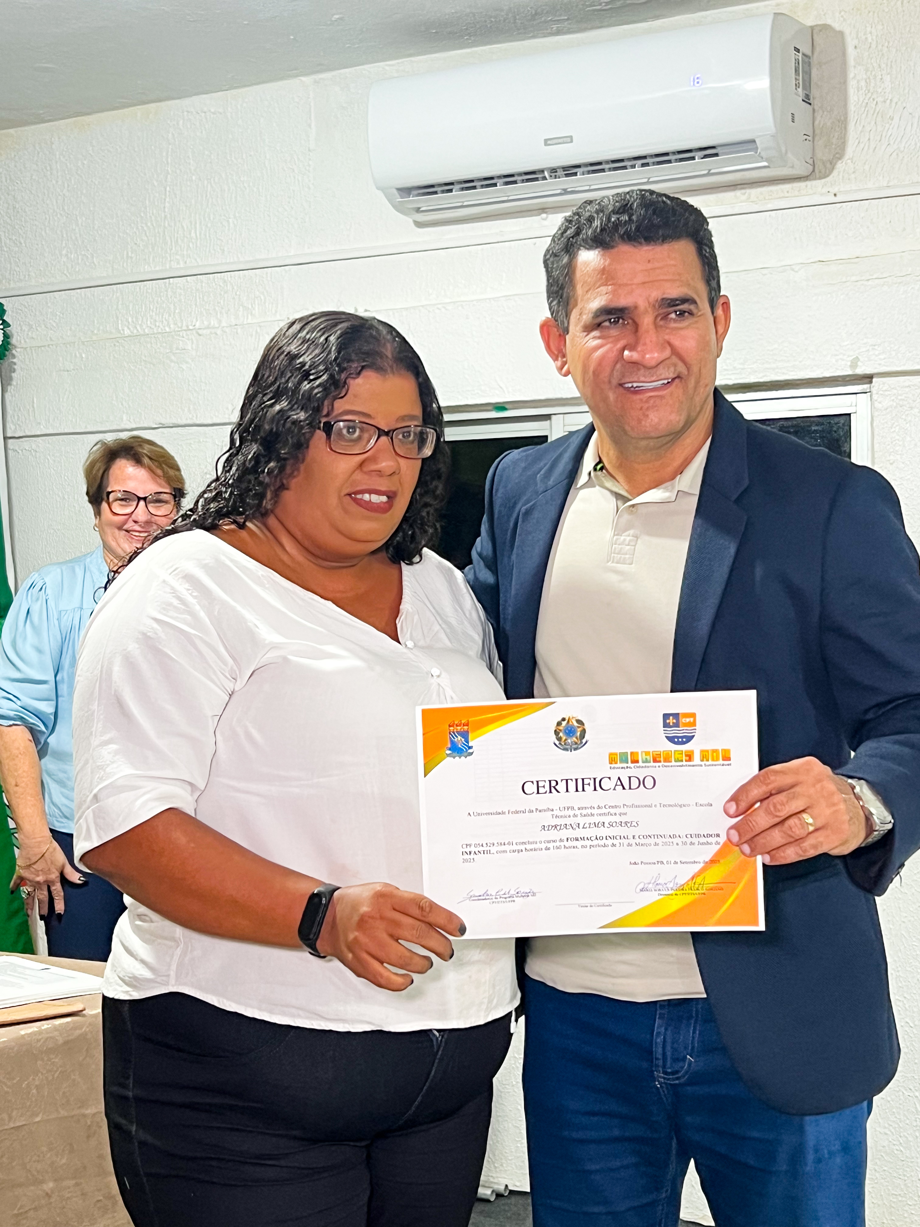 Prefeitura de Caaporã celebra formatura de 42 mulheres no Curso de Cuidador Infantil em parceria com a UFPB
