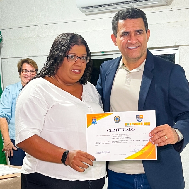 Prefeitura de Caaporã celebra formatura de 42 mulheres no Curso de Cuidador Infantil em parceria com a UFPB